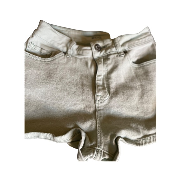 BDG denim shorts size 26 waist high rise 98% cotton has 5 pockets - Picture 3 of 9